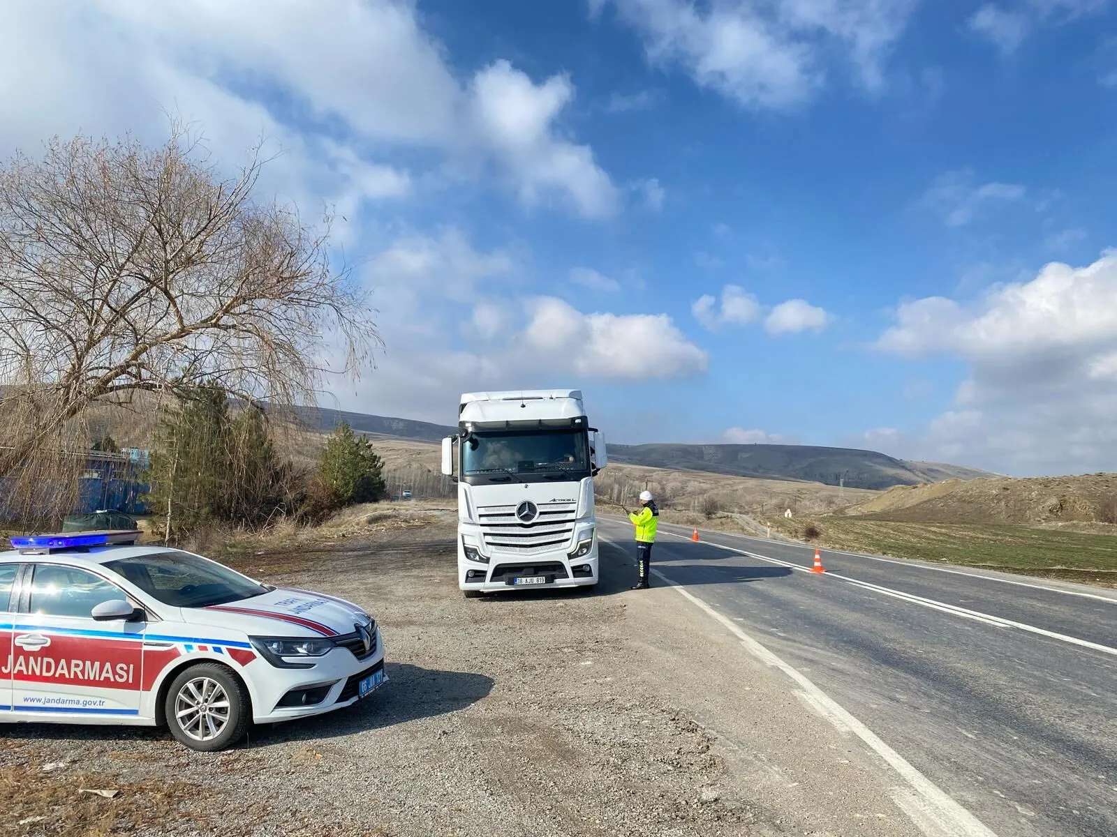 Yozgat’ta Trafik Denetiminde  2 Şoföre Ceza Yağdı!