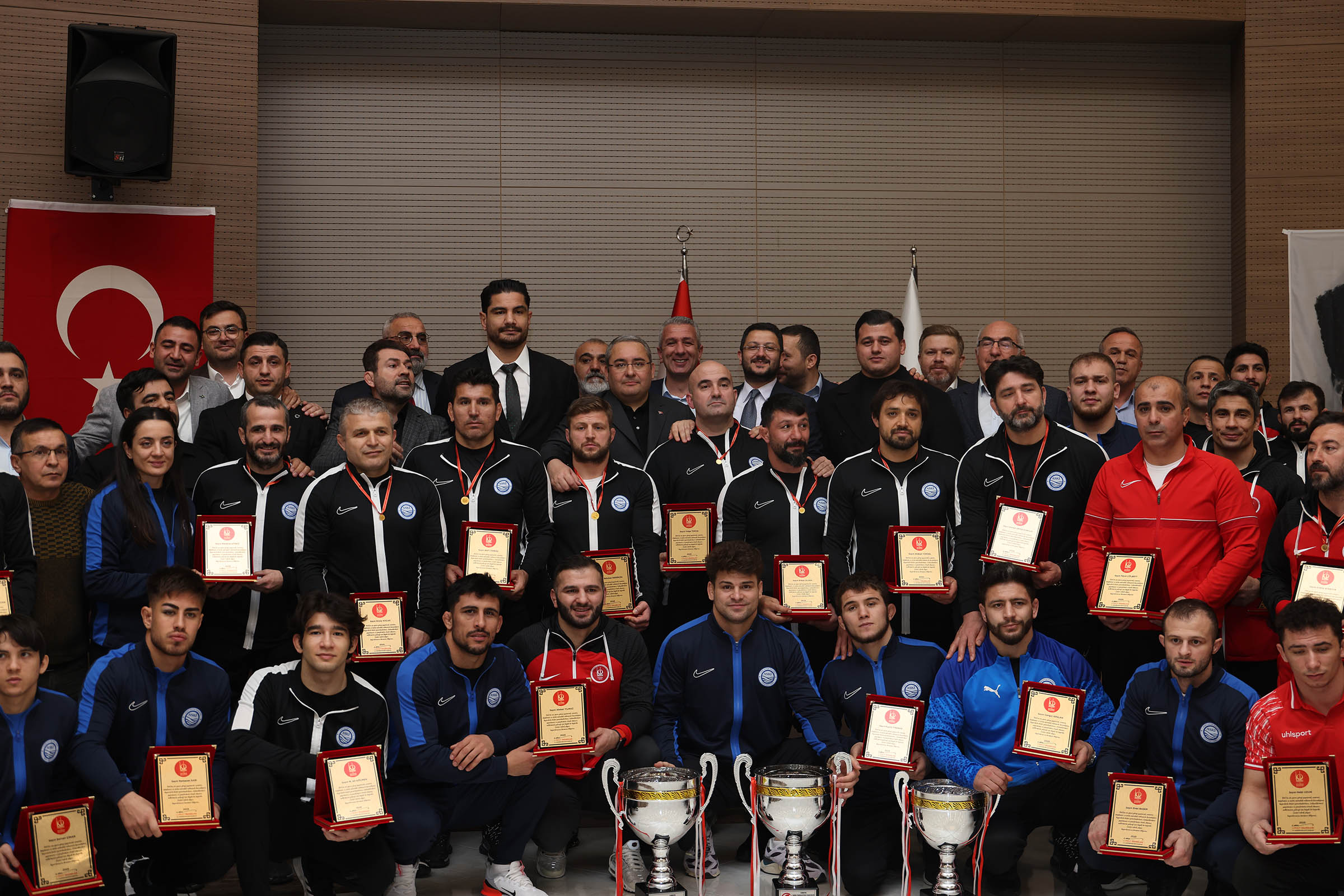 Şampiyonlar Ödüllendirildi