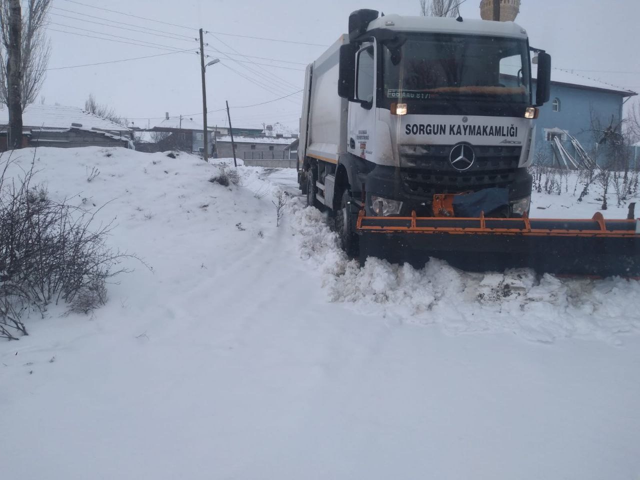 Yozgat’ta İl Özel İdaresi ekipleri kar mücadelesi veriyor