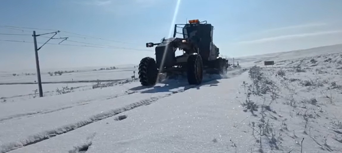 Yozgat’ta Özel İdare ekiplerinin karla mücadelesi sürüyor