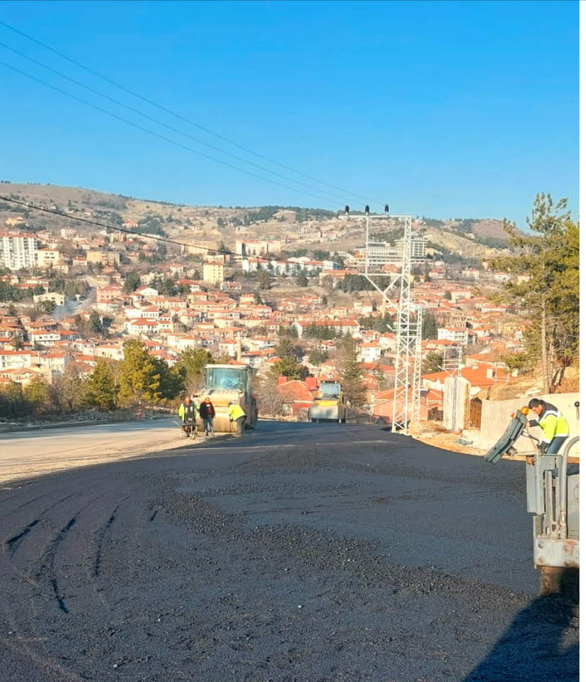 Ayaş'ta Mezarlıklar ve Yollar Yenilenmeye Devam Ediyor