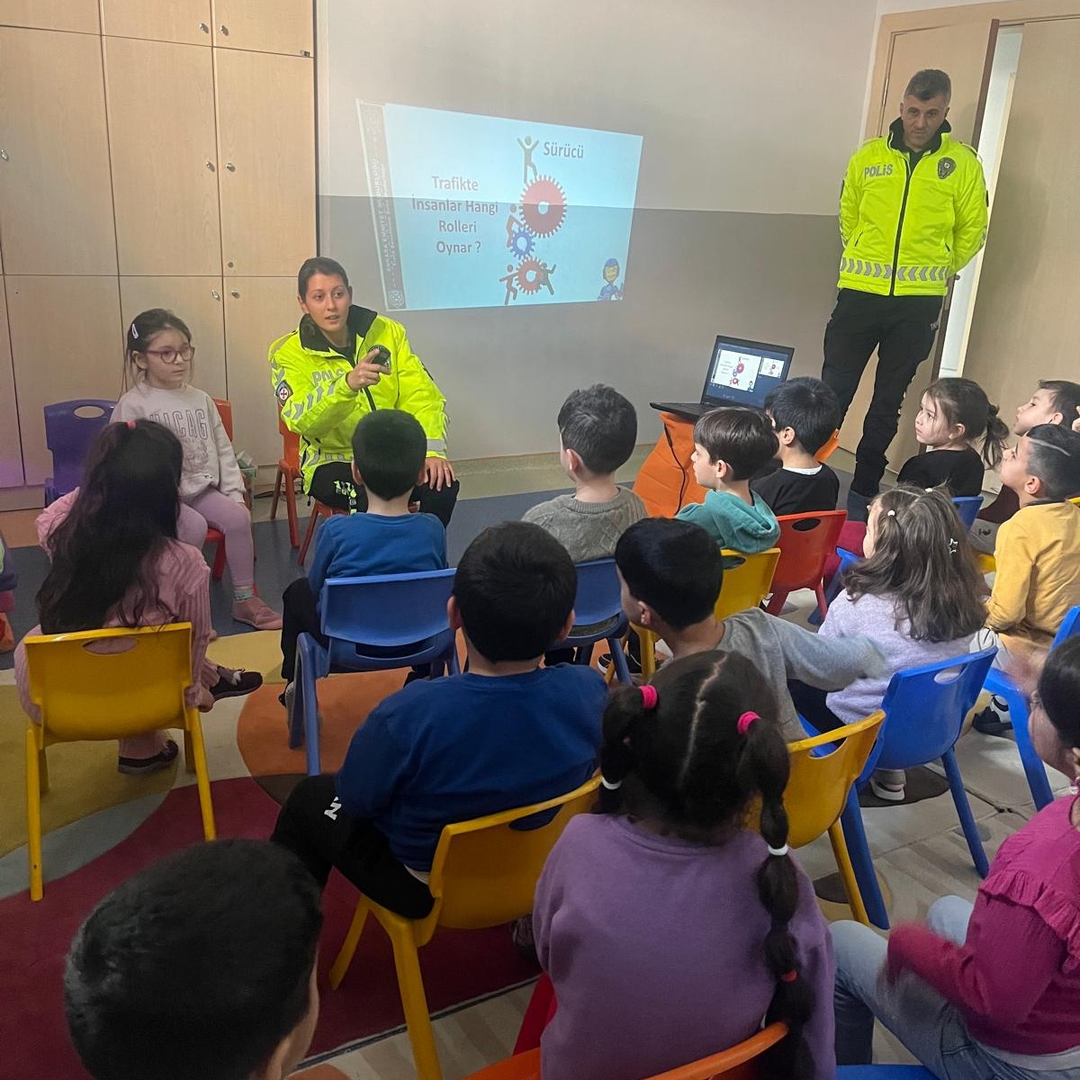 Trafik kurallarını küçükken öğreniyorlar