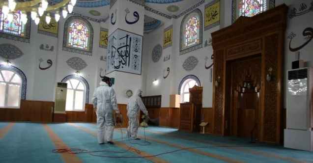 Büyükşehir camileri dezenfekte ediyor