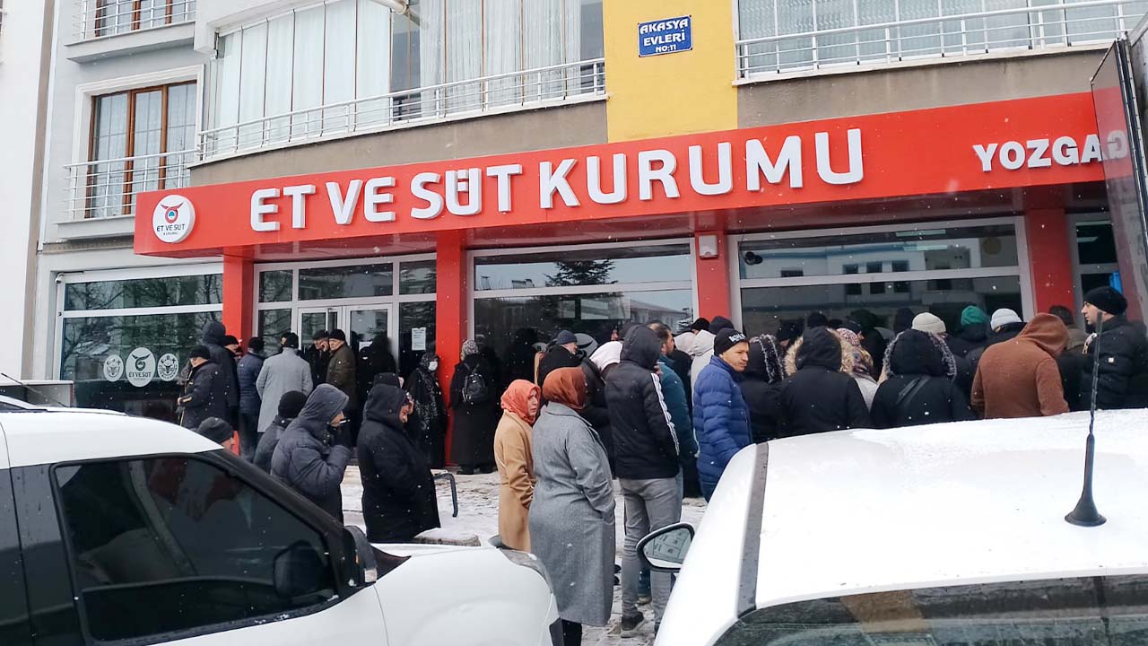 Yozgat'ta Ramazan Öncesi Et Kuyruğu Uzuyor!
