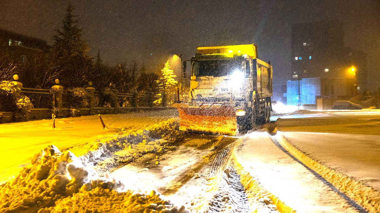 Gölbaşı’nda Yoğun kar Mesaisi devam Ediyor