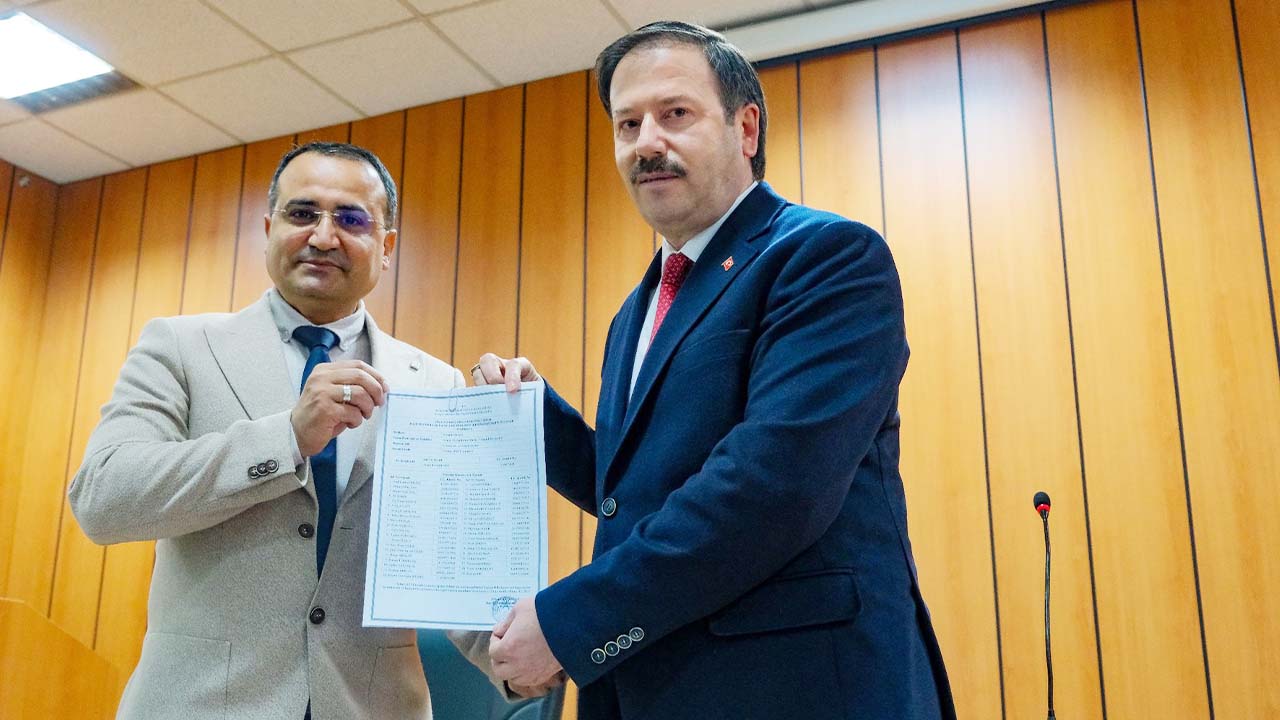 Yozgat’ta Yeni Dönem Başladı: AK Parti İl Başkanı Hasan Kandemir Mazbatasını Aldı!