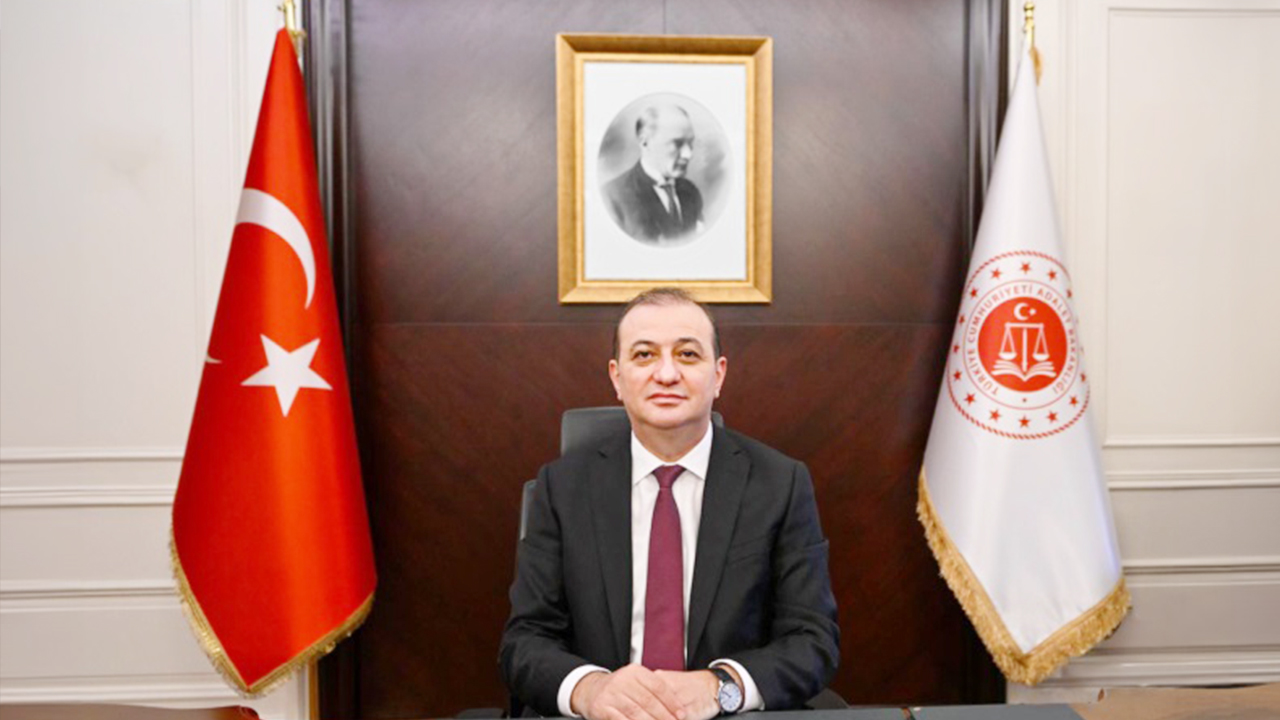 Hurşit Yıldırım Kimdir? İşte Siyasi Geçmişi ve Yazdığı Kitaplar