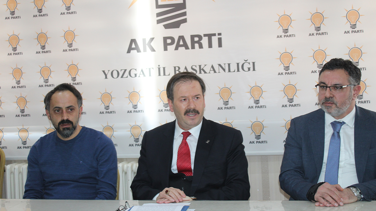 Ak Sancağımızı yükseklere taşıyacağız