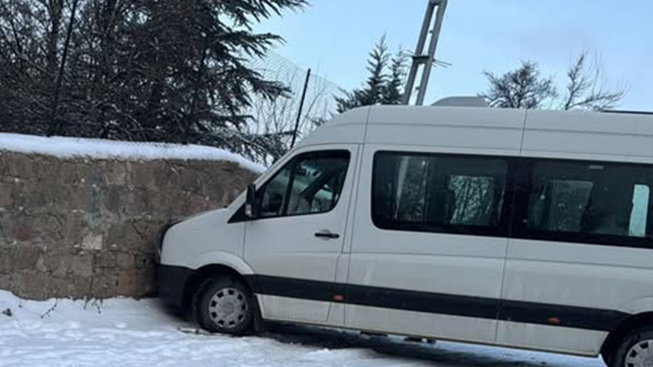 Yozgat'ta Okul Servisi Kazası: 8 Öğrenci Yaralandı