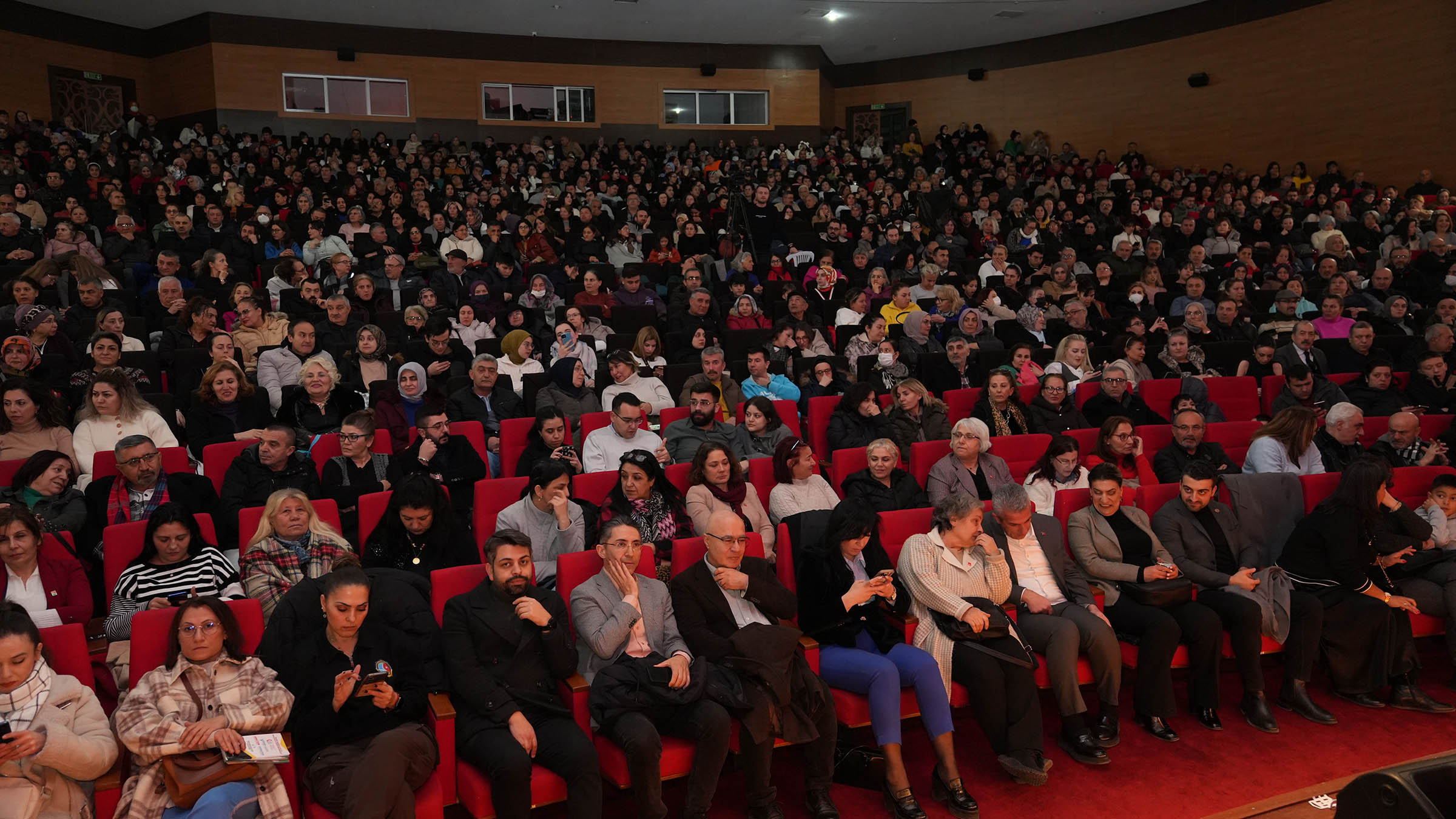 Keçiören'de Usta Sanatçılardan Şifa niyetine Anılar ve Türküler Sahnelendi