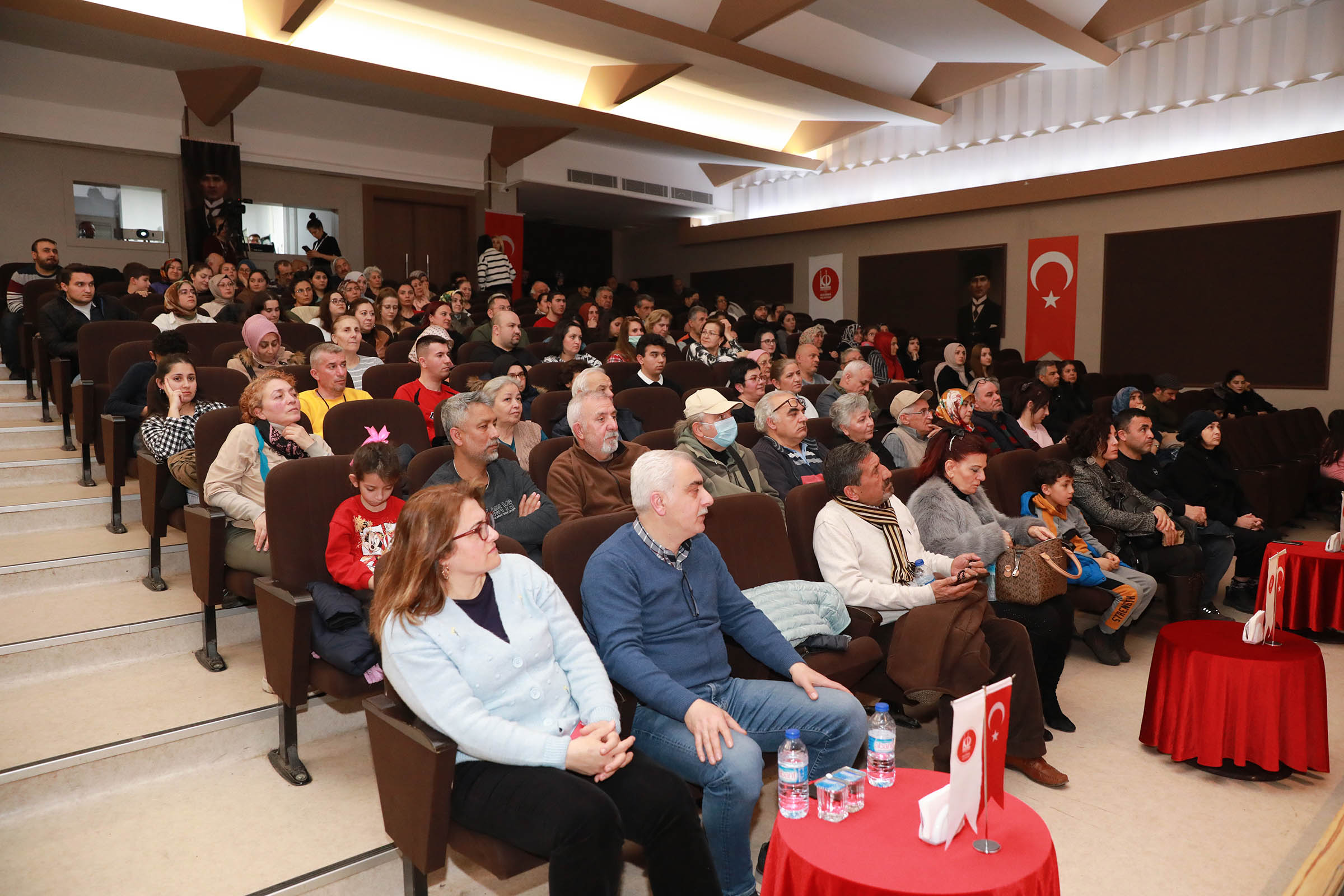 Keçiörenliler Tiyatroya Doydu