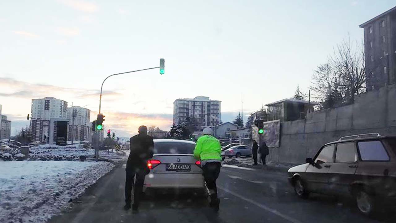 Yozgat’ta Trafik Polislerinden Örnek Davranış!
