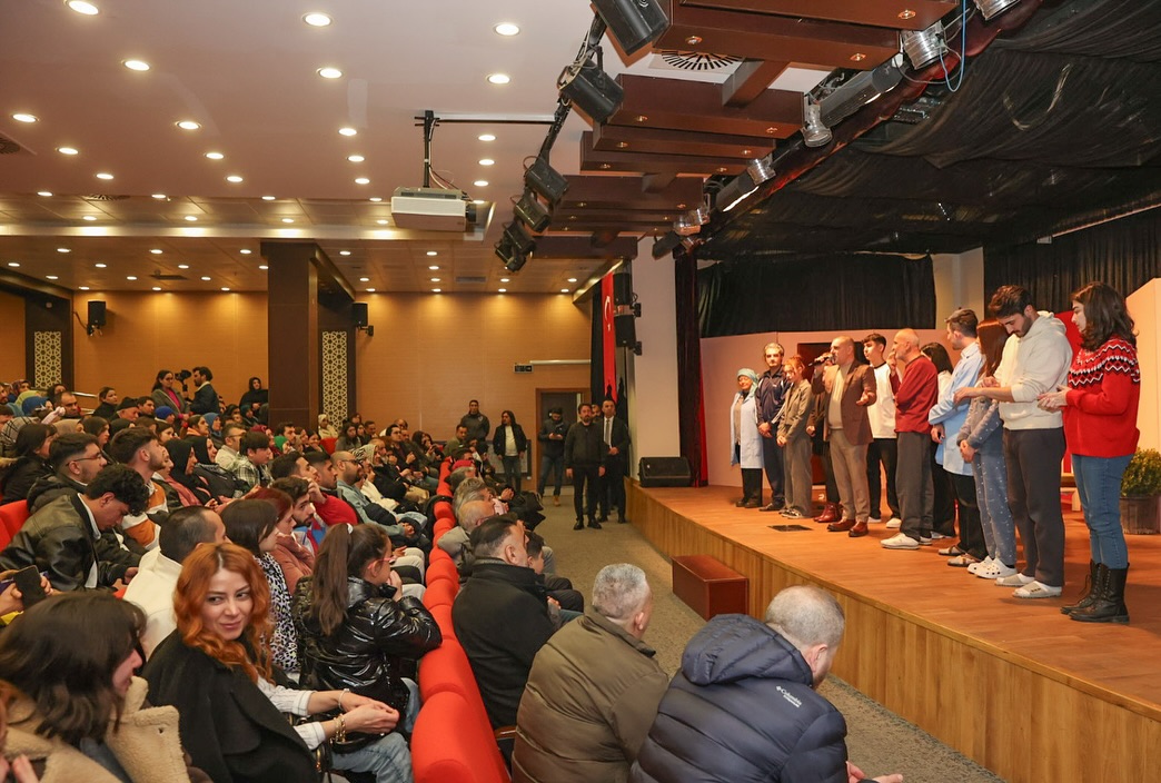 Sincan Belediyesi’nden Tiyatro Ziyafeti