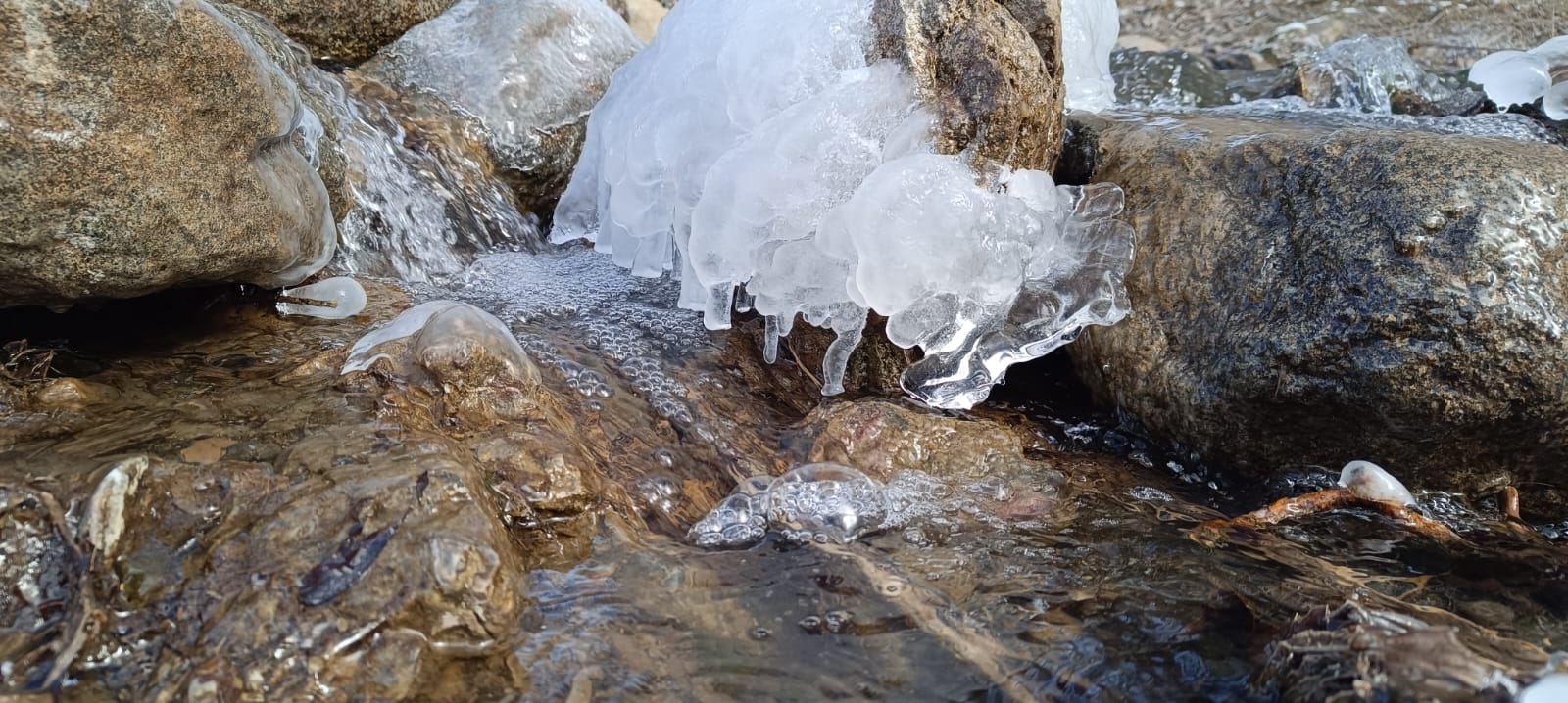Yozgat'ta Akarsu yatakları buz tuttu