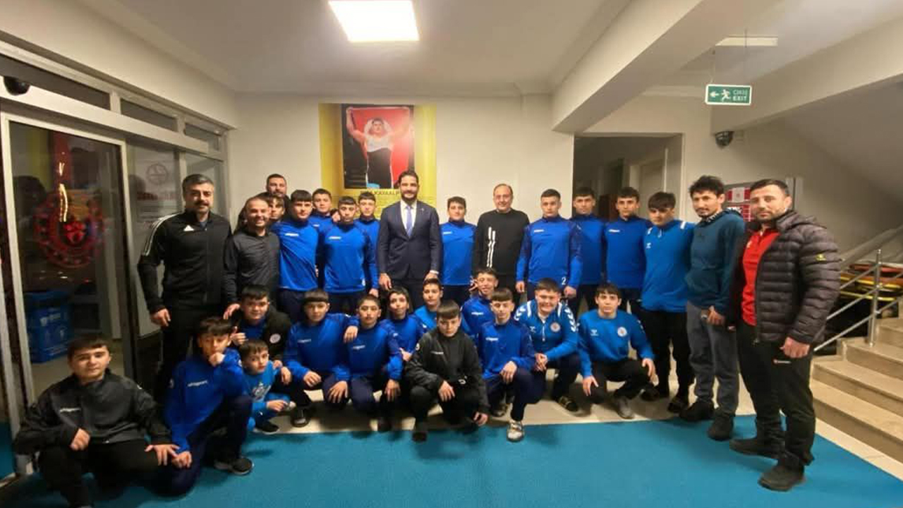 Taha Akgül Yozgat’ta Güreşçilerle Buluştu
