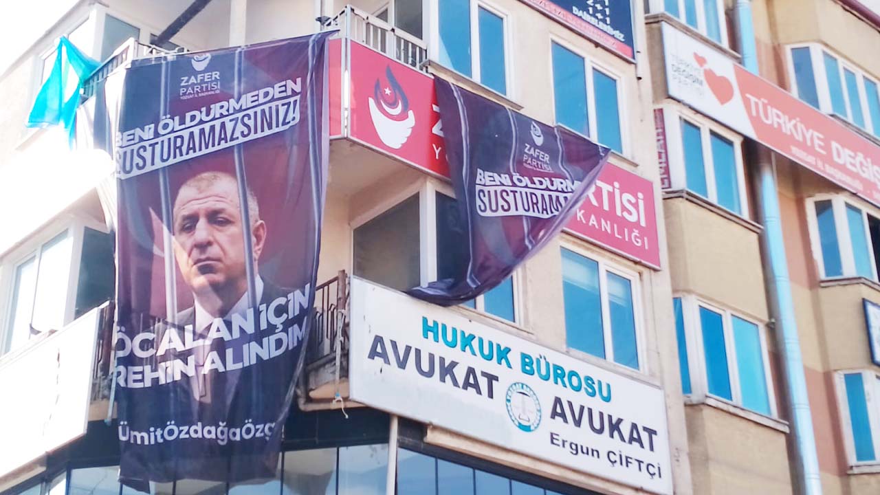 Yozgat'ın İşlek Caddesinde Şok Eden Pankart!