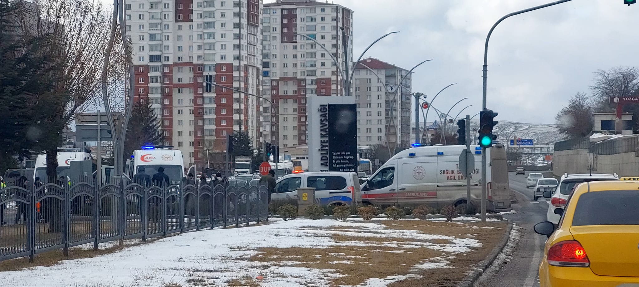 Yozgat Adliye Kavşağı'nda Ambulans Otomobile Çarptı