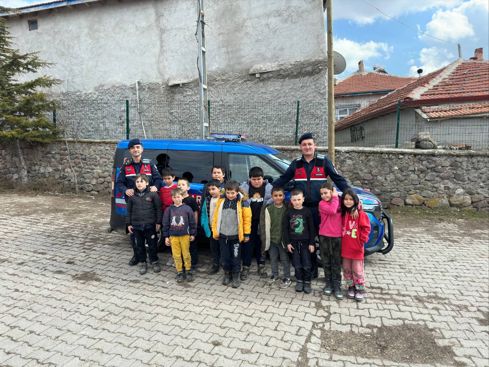 Yozgat'ta Jandarma Öğrencilerin Güvenli eğitim Görmesini Sağlıyor