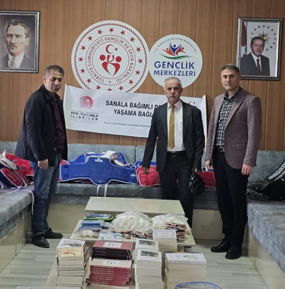 Çekerek'te Sanal Bağımlı Değil, Yaşama Bağlıyız Projesi Gençleri Buluşturuyor