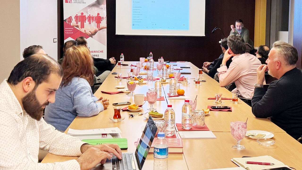 Berlin’de İş Dünyasına Yozgatlı İş İnsanından Yapay Zeka Paylaşımı!