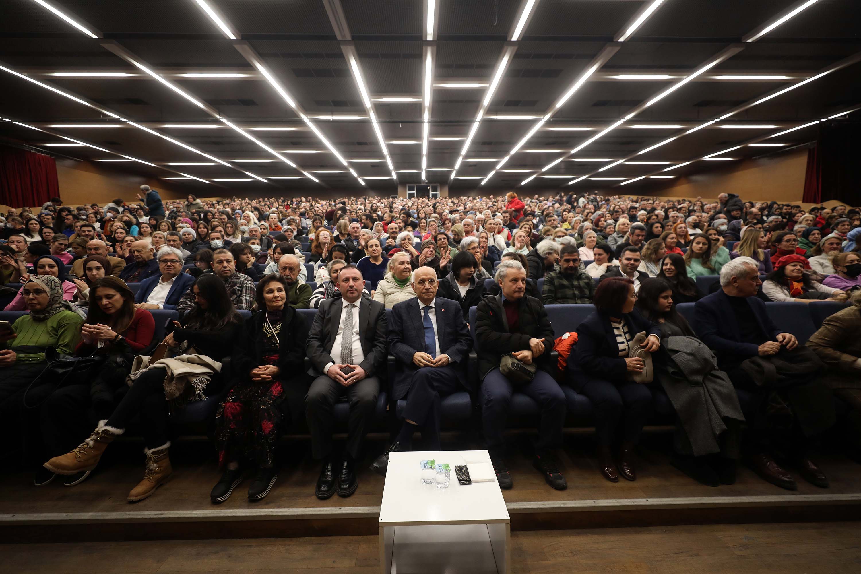 Yenimahalle’de Tiyatro Festivali Coşkusu