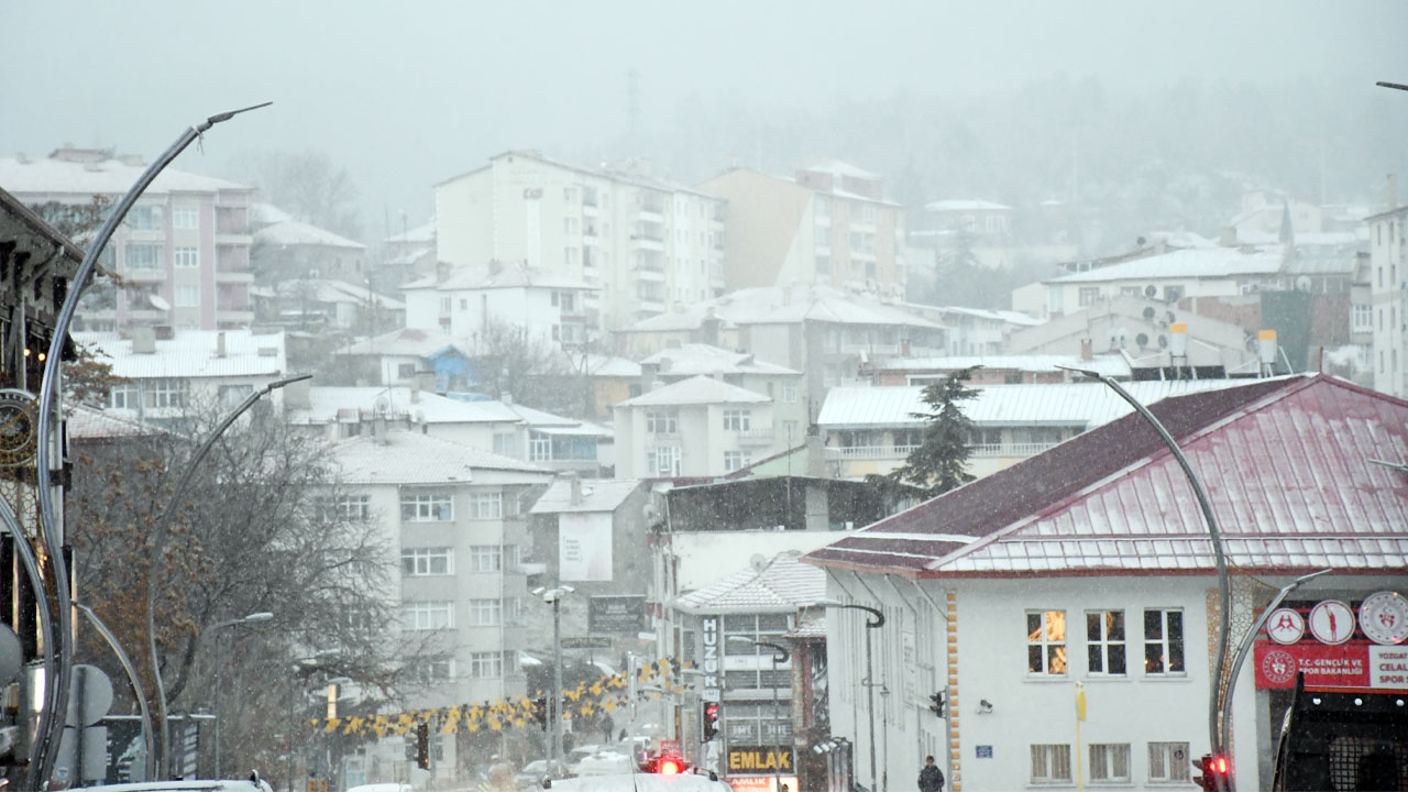Yozgat’ta başlayan kar yağışı sevinçle karşılandı