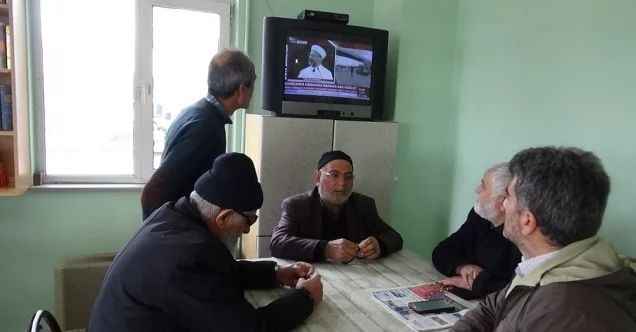 Cemaatle namaza ara verildi, vatandaşlar namazlarını evde kıldı