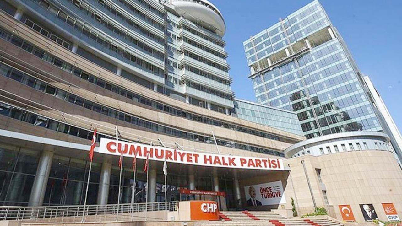Yozgatlı Milletvekil CHP Geçti! Rozeti Genel Başkan Taktı!
