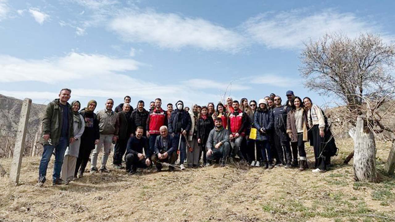 Yozgat'ta Bağcılık Eğitimi: Üniversite Öğrencileri ve Çiftçiler Bir Arada!