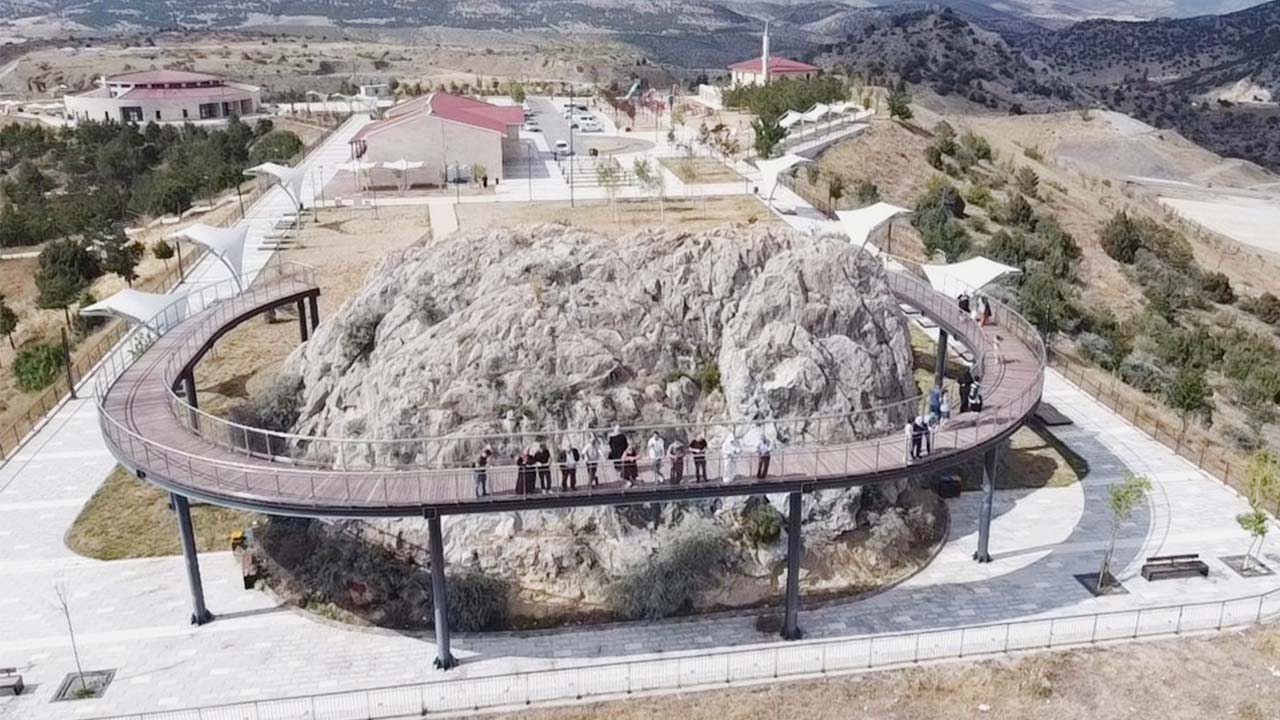 Yozgat’ta Belediye Başkanı Duyurdu! Belediye Hamamının Yıkımı Başladı!