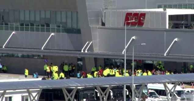 Avrupa’dan dönen Türkleri taşıyan ilk uçak İstanbul Havalimanı’na indi