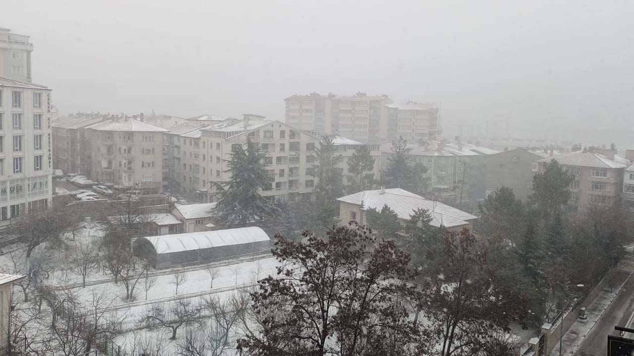 Yozgat’ta Kar Yağışı ve Sıcaklık Düşüşü Etkisini Sürdürüyor