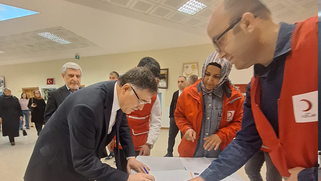 Türk Kızılay Yozgat Şubesi Genel Kurulunda Faruk İbiş Güven Tazeledi