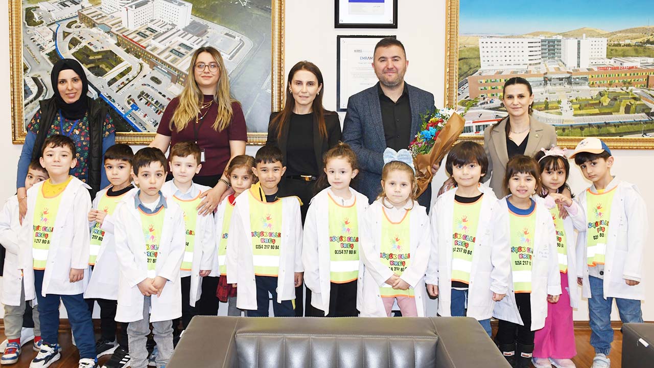 Yozgat’ta 14 Mart Tıp Bayramı'nda Miniklerden Neşeli Ziyaret!