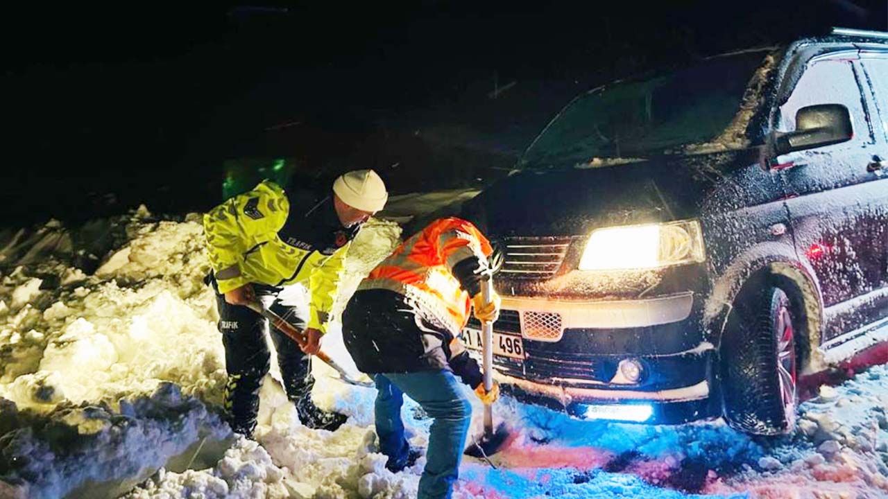 Yozgat’ta karla Mücadele! Okullar Tatil Edildi Yollar Kapandı…