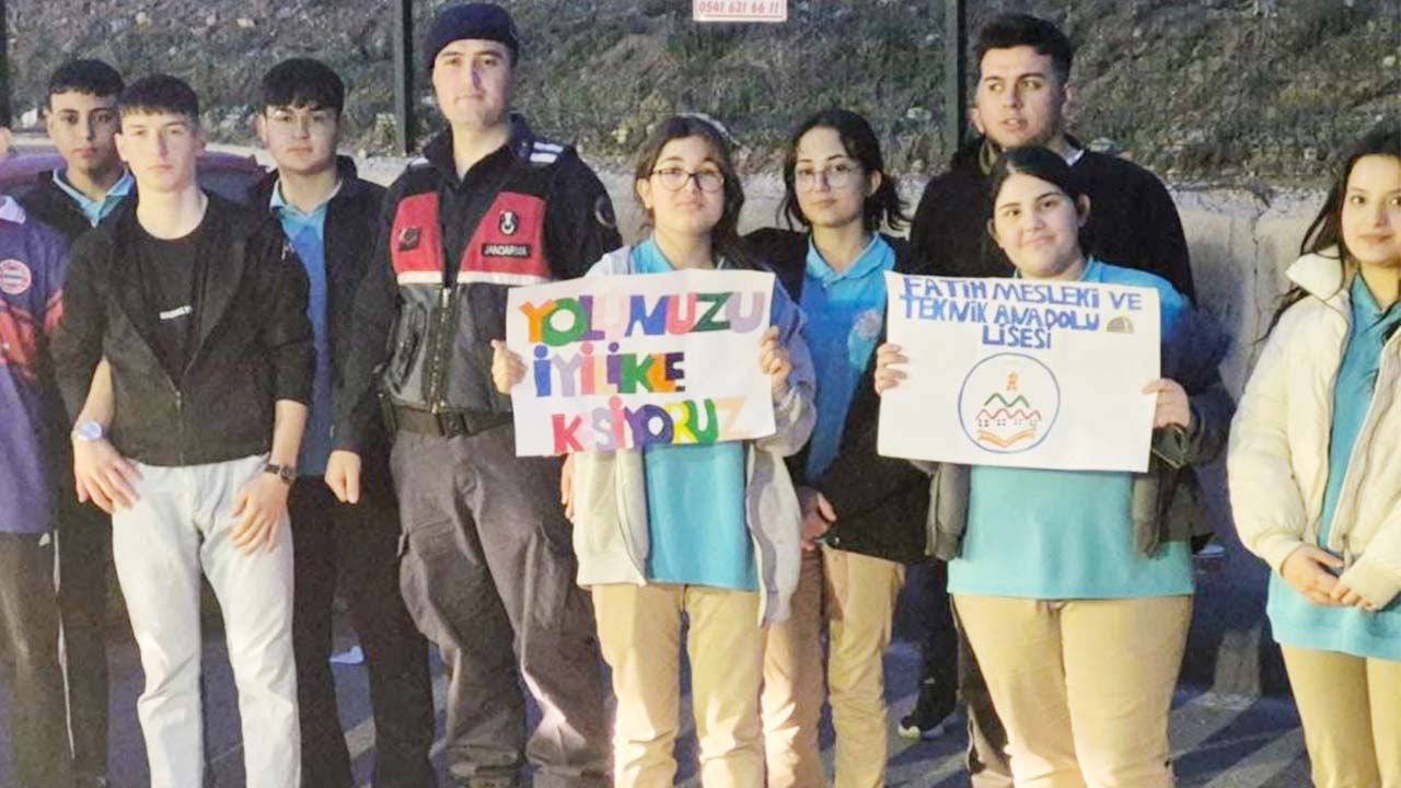 Yozgat’ta Liseli Gençlerin İftarlık İkramı Yolcuları Duygulandırdı!