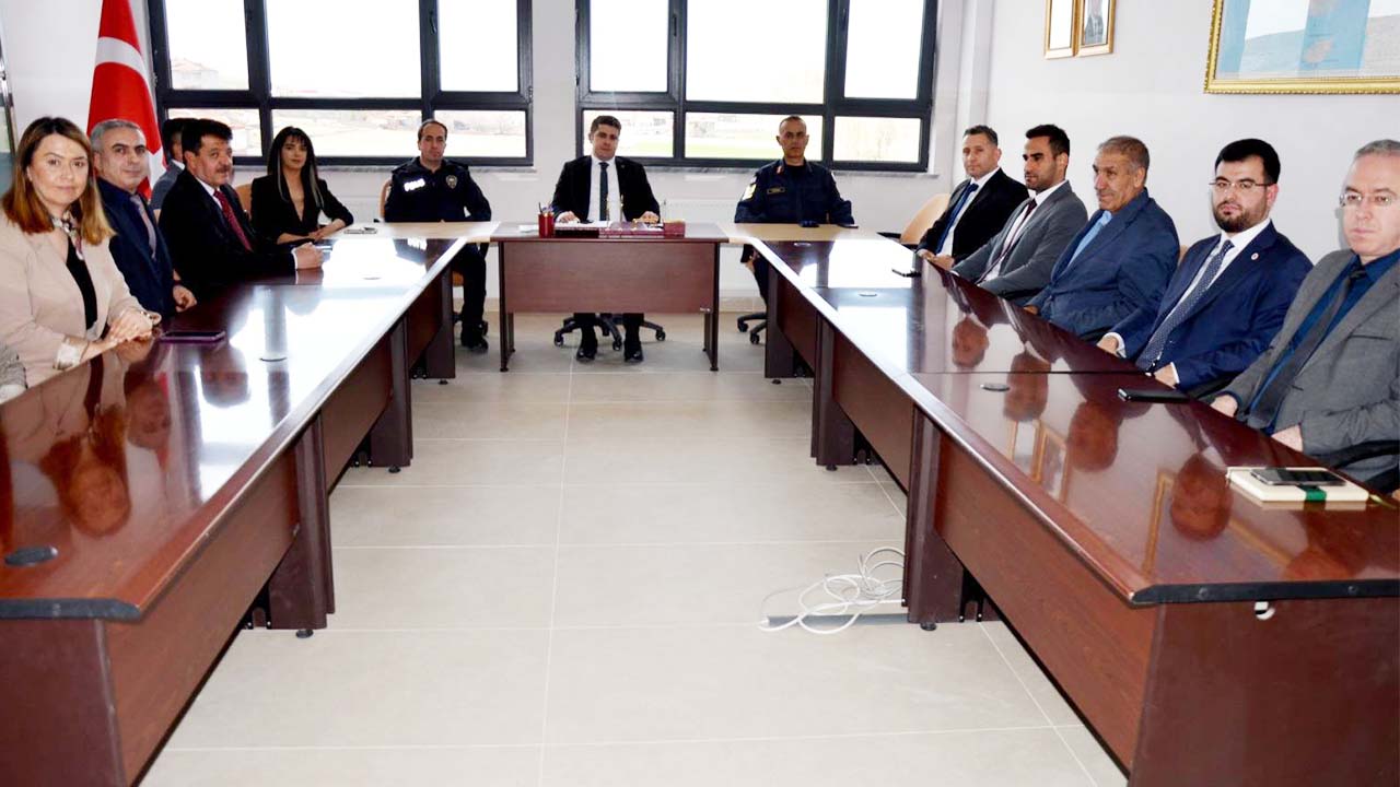 Sarıkaya Kaymakamı Demir Kurum Amirleri İle Bir Araya Geldi!