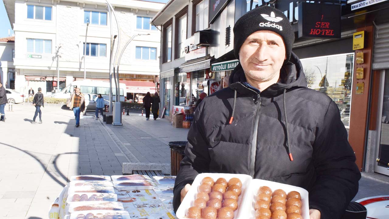 Yozgat'ta Ramazan Coşkusu: Tatlı Tezgahları Caddeleri Şenlendiriyor!