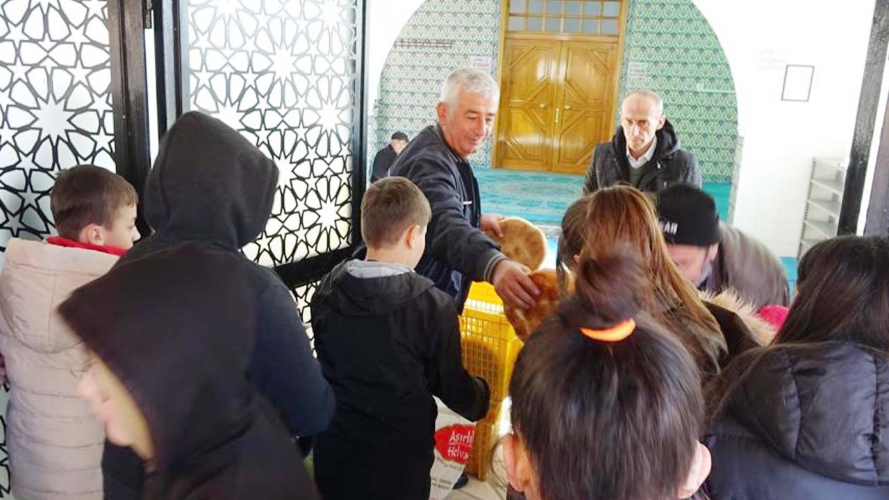 Derecik Köyü'nde Asırlık Ramazan Adağı Geleneği Yaşatılıyor