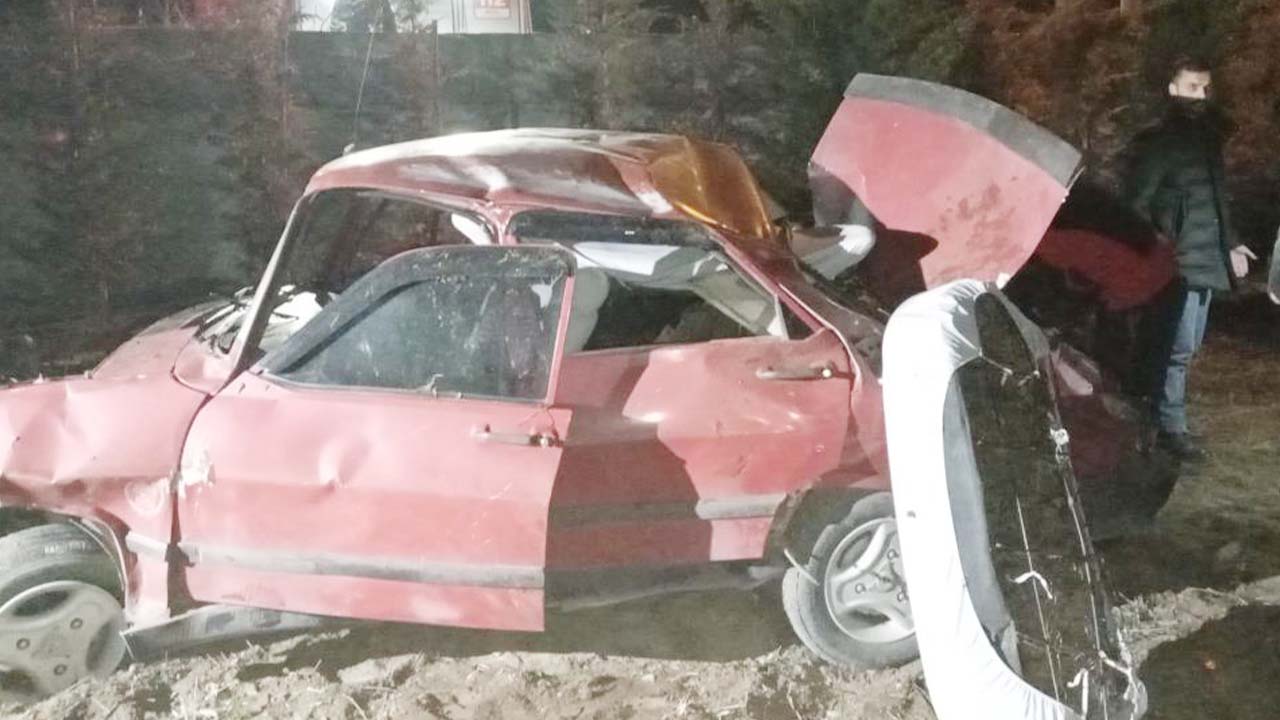 Tokat’ta Virajı Alamayan Otomobil Tarlaya Devrildi!