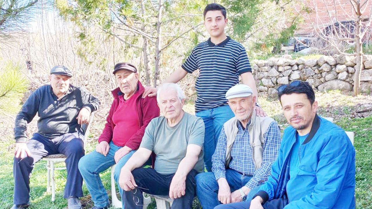 Komşuda Gönüllü Kuaförlerden Yaşlılara Jest!