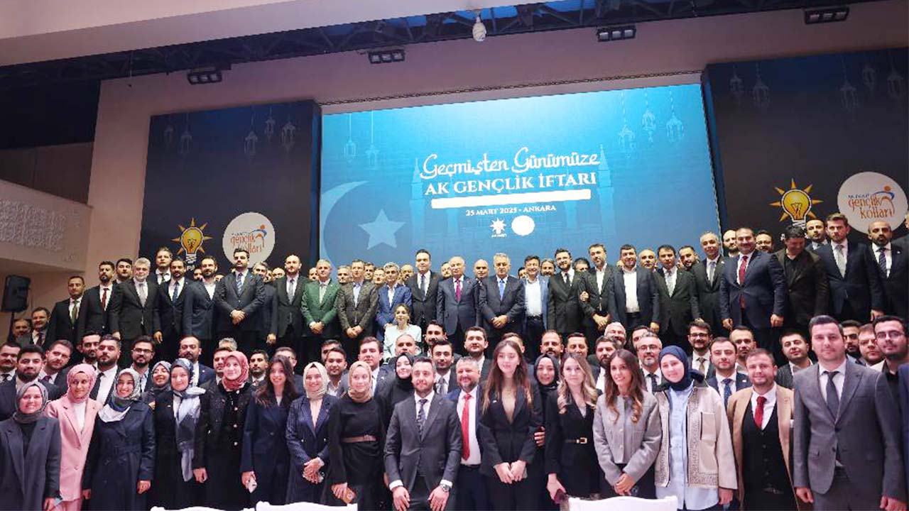 AK Parti Gençlik Kolları Başkanı Hemşehrimiz Yusuf İbiş'ten Güçlü Buluşma!
