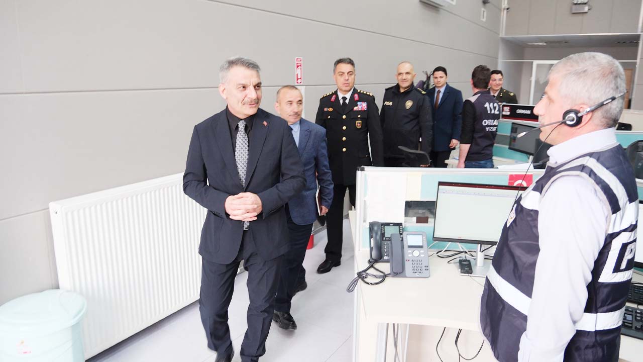 Yozgat Valisi Özkan Çağrı Merkezi Personeli İle Bayramlaştı!