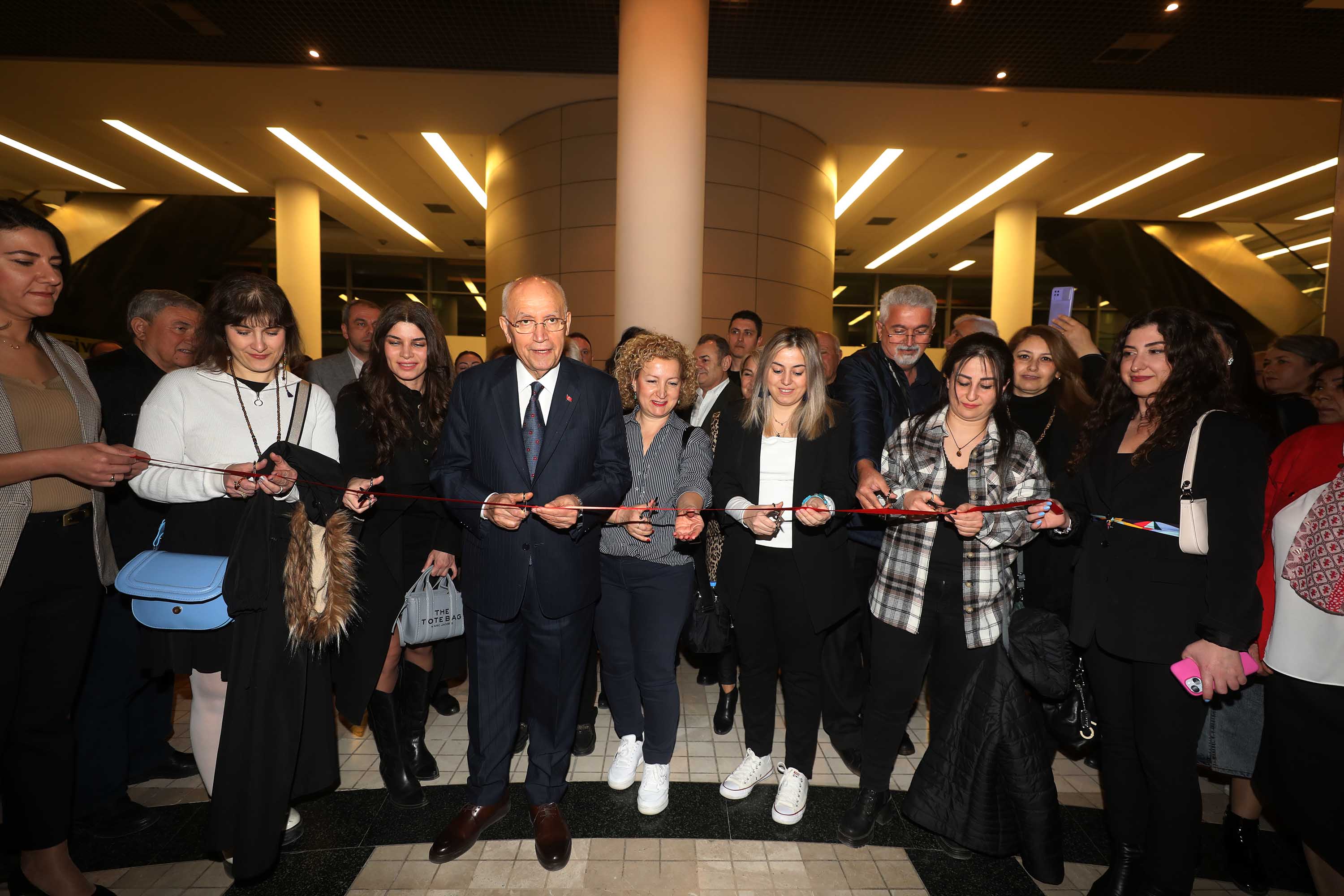 Yenimahalle'de Kadınlar Günü Etkinliklerle Coşkuyla Kutlandı