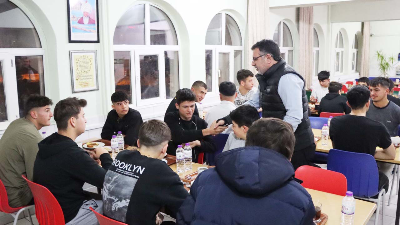 Yerköy Belediye Başkanı Arslan Öğrencilerle Sahurda Buluştu!