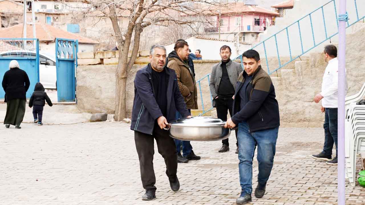 Yozgat'ın bu köyünde 5 yıldır tek sofra kuruluyor! Kimse evinde yemek istemiyor...
