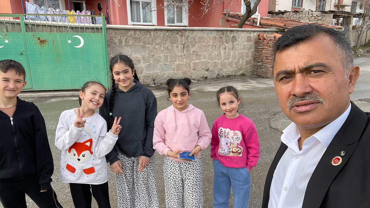 Yozgatlı Muhtar Rıza Çakırer Mahallesi İçin Çalışmalarını Sürdürüyor