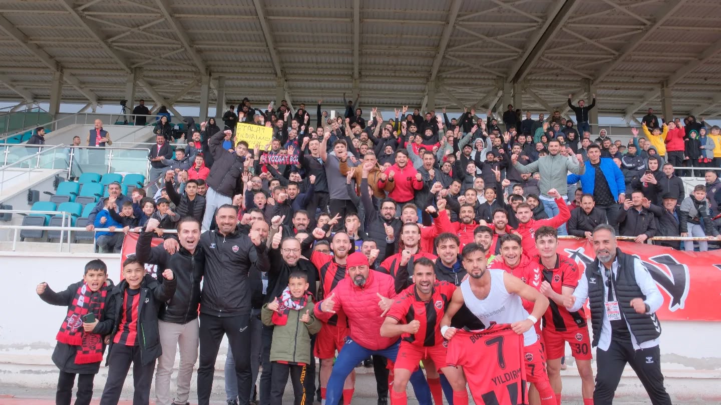 Yozgat Bozokspor, Karabük İdman Yurduspor Galibiyetini Taraftarlarıyla Kutladı