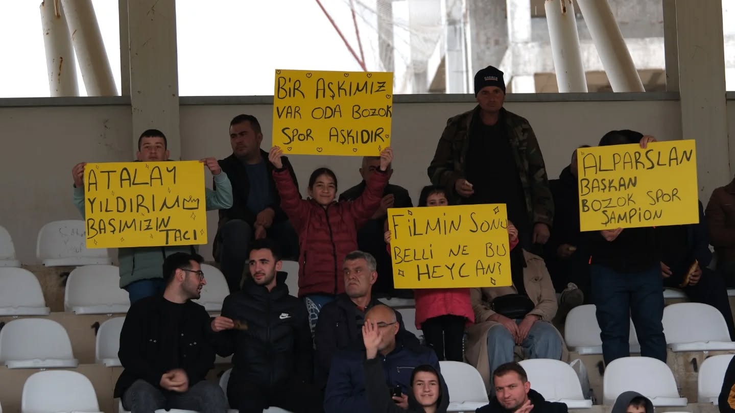 Yozgat Bozokspor'un Karabük İdman Yurduspor Maçında Minik Taraftarlardan Anlamlı Destek