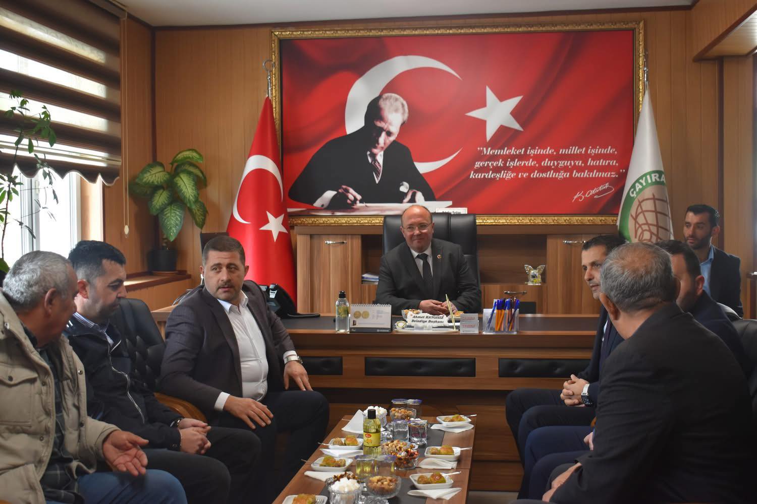 MHP Milletvekili Sedef önce bayramlaştı sonra sorunları dinledi